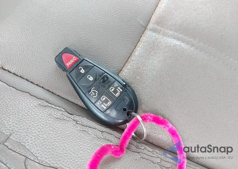 2013 Chrysler Town & Country Touring из США, поврежденный, VIN 2C4RC1BG3DR778321